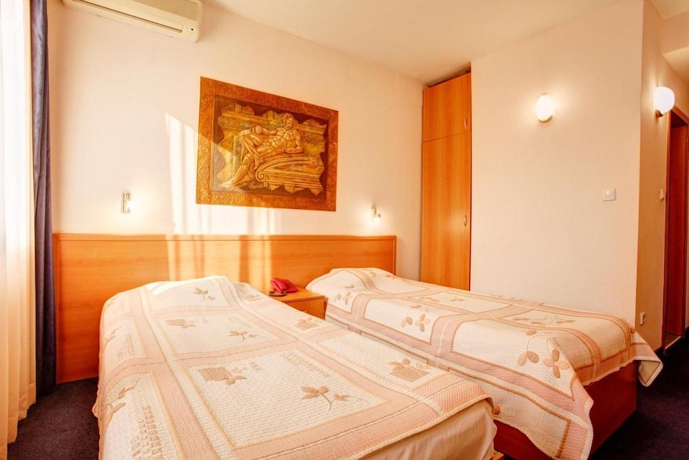 סופיה Central Plaza Hotel מראה חיצוני תמונה